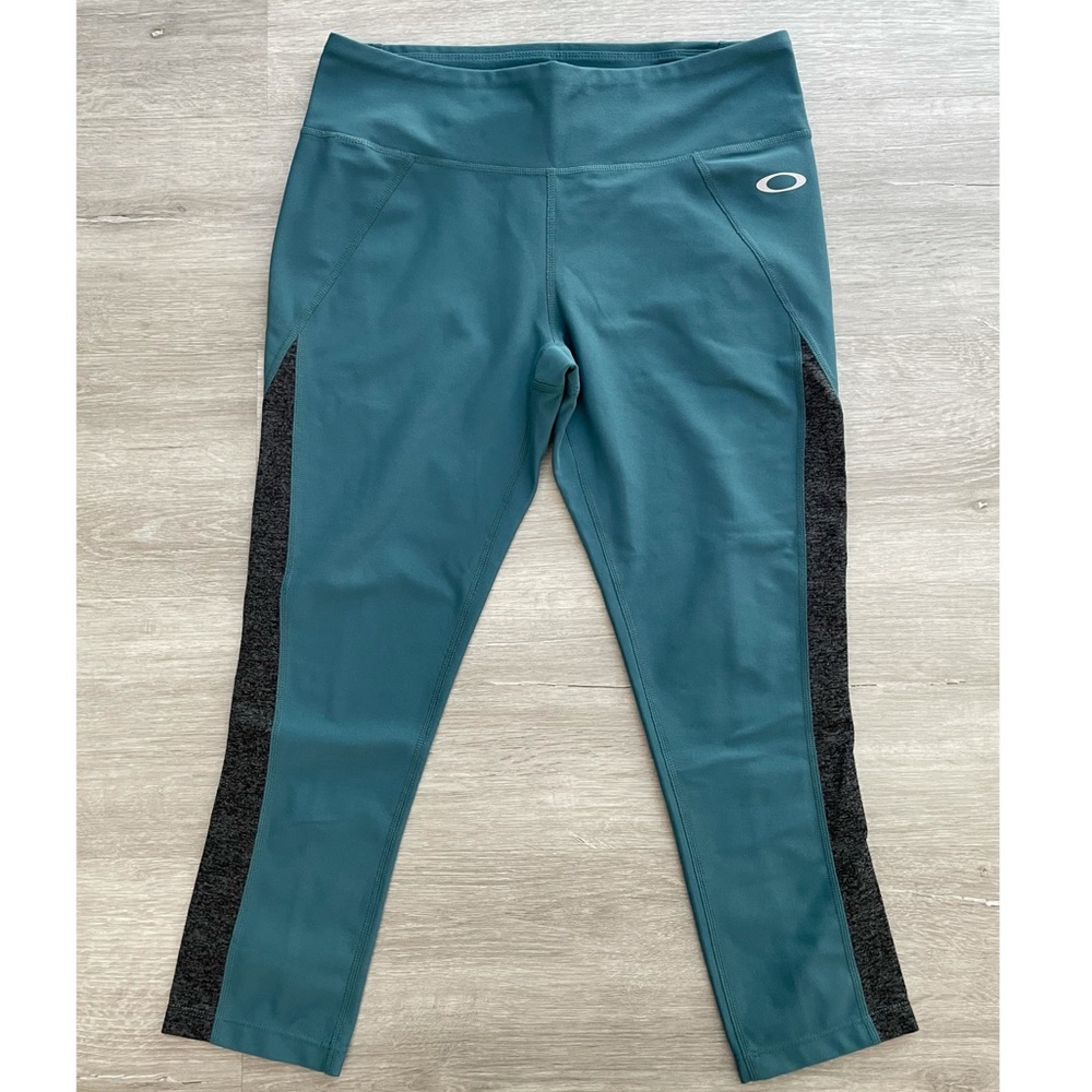 🆑Oakley Cropped Leggings